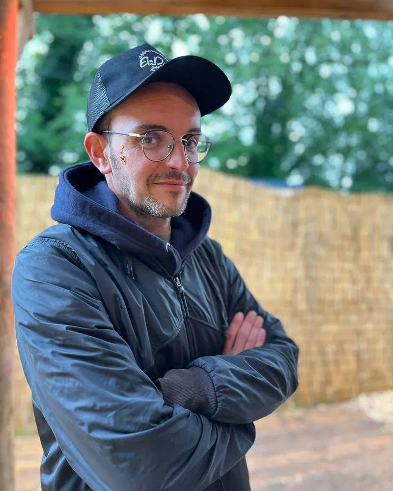Portrait de Jeremy Debreu à la régie sponsors des Eurockéennes, 2024